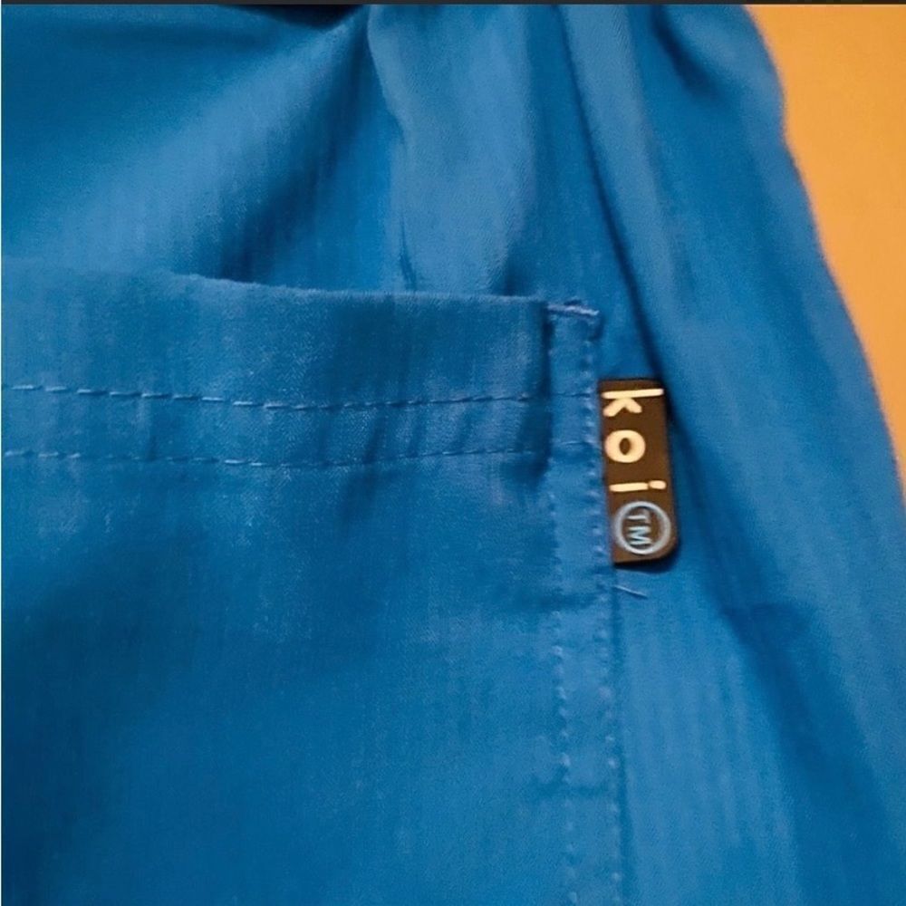 Koi Lite Dobby Scrub Set - Picture 4 of 13